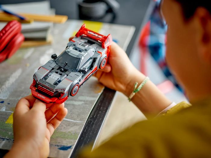 Конструктор LEGO Speed Champions Автомобіль для перегонів Audi S1 e-tron quattro