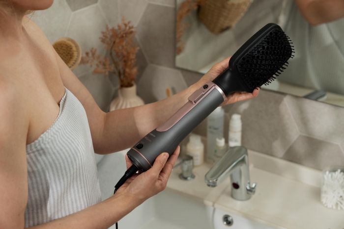 Фен-щітка ARDESTO Brush Pink Touch, 1200Вт, 2 швидкості, 2 темп. режими, LED-дисплей, функція іонізації , 4 насадки, сірий+ рожевий