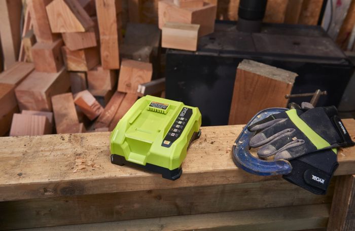Зарядний пристрій Ryobi Max Power RY36C60A 36В 6А швидкозарядний