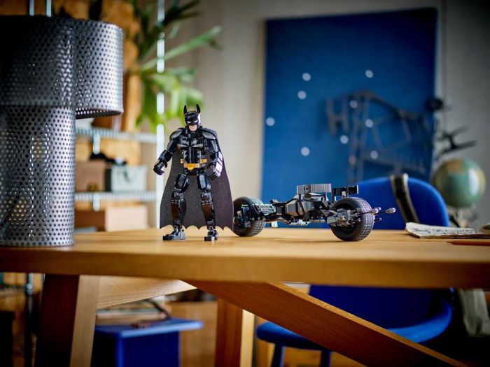 Конструктор LEGO Batman Фігурка Бетмена для складання і бетцикл