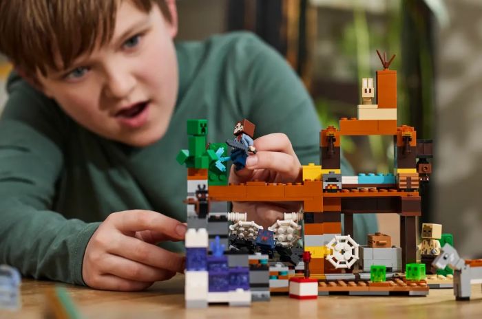 Конструктор LEGO Minecraft Покинута шахта у безплідних землях