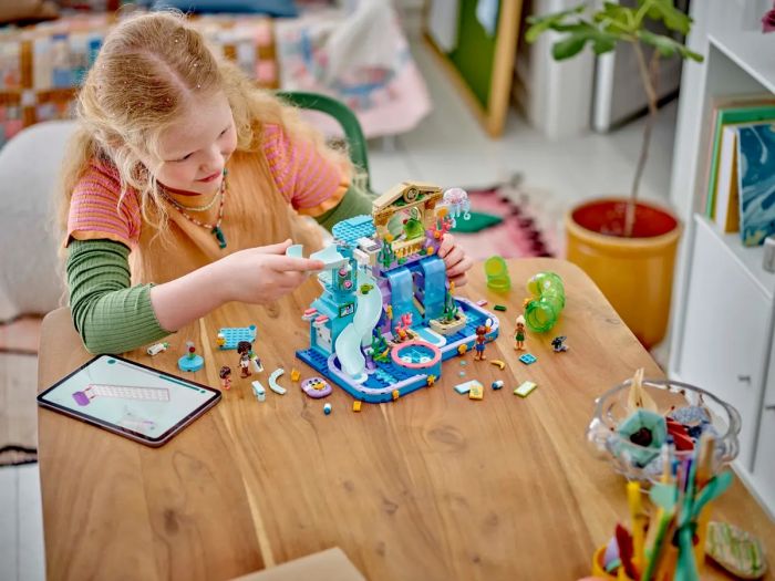 Конструктор LEGO Friends Аквапарк Хартлейк-Сіті