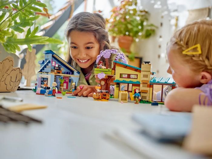 Конструктор LEGO Friends Родинні будинки Оллі й Пейслі