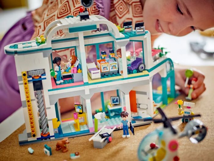 Конструктор LEGO Friends Лікарня в Хартлейк-Сіті