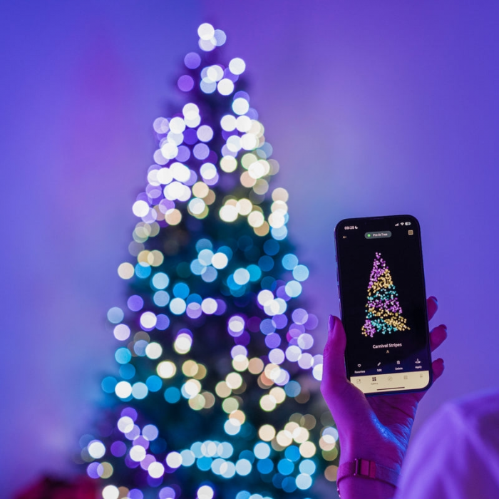 Гірлянда Smart LED Twinkly tree Strings RGB 500 налаштована на 2.1м ялинці