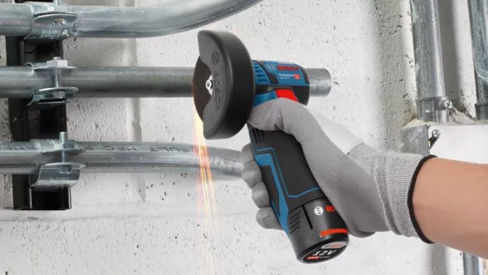 Набір акумулятора та зарядного пристрою Bosch GBA, 1х18В 2А·год, 1х18В 4А·год, ЗП GAL 12V-40
