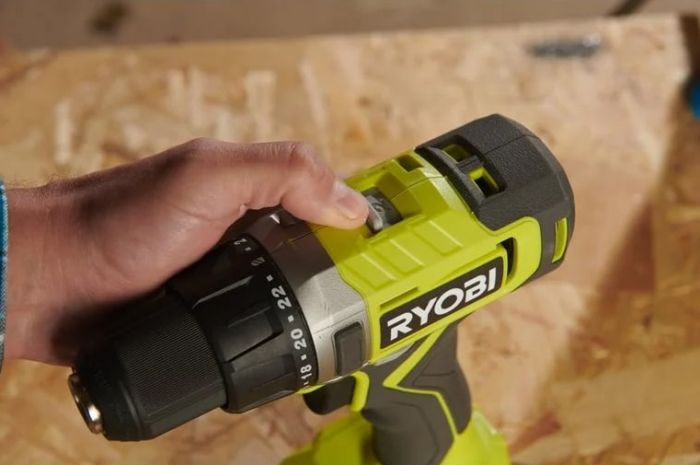 Шурупокрут-дриль акумуляторний Ryobi ONE+ RDD18-2C415S 18В 1х4А·год 1х1.5А·год ЗП 52Нм 450·1750об/хв 1.3кг сумка Шурупокрут-дриль акумуляторний Ryobi ONE+ RDD18-2C415S 18В 1х4А·год 1х1.5А·год ЗП 52Нм 450·1750об/хв 1.3кг сумка
