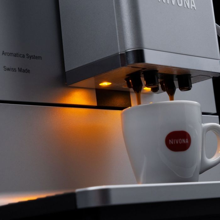 Кавомашина Nivona CafeRomatica 2.2л, зерно + мелена, автомат.капучинатор, авторецептів - 9, чорно - срібний