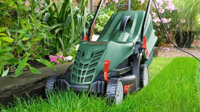 Газонокосарка мережева Bosch UniversalRotak 34-405 1300Вт 34см 40л 27-50мм 11кг