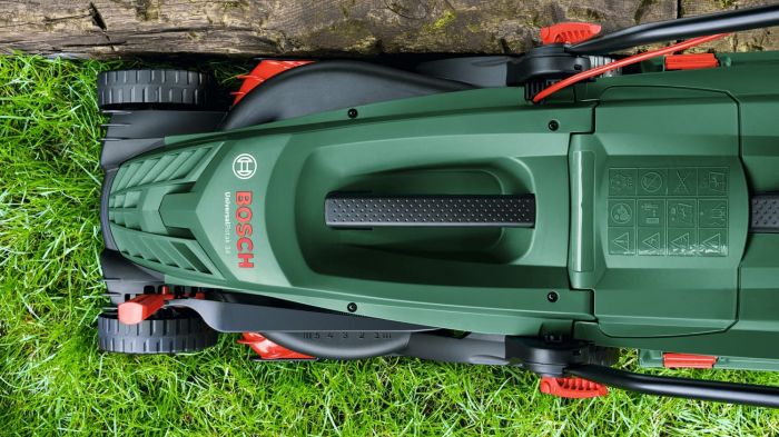 Газонокосарка мережева Bosch UniversalRotak 34-405 1300Вт 34см 40л 27-50мм 11кг
