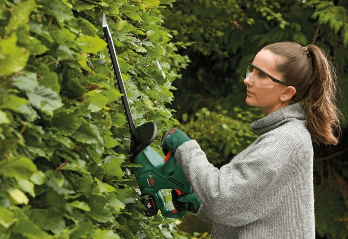 Кущоріз акумуляторний Bosch EasyHedgeCut EasyHedgeCut 18-45 18В акб 1х2А·год лезо 45см крок різу 15мм ЗП 3.7кг