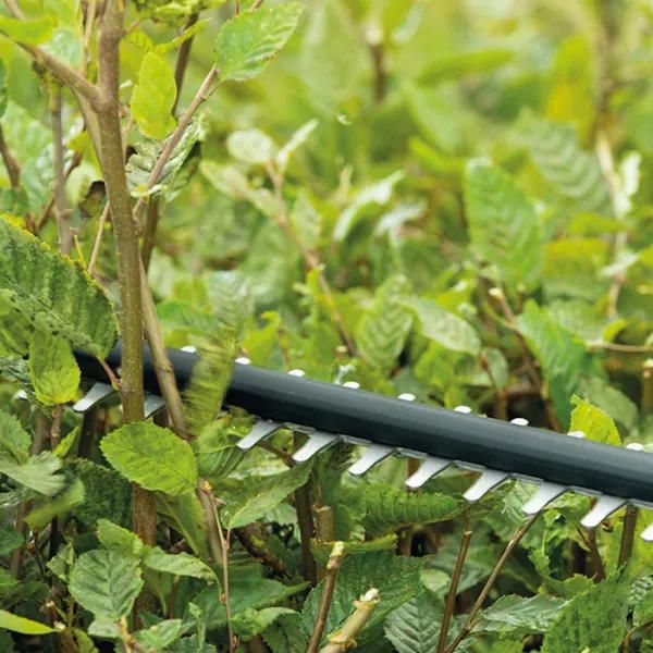 Кущоріз акумуляторний Bosch UniversalHedgeCut 18V-50  18В АКБ 1х2.5А·год 50мм крок різу 20мм ЗП AL1830CV 2.6кг