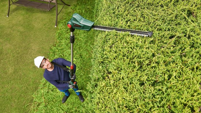 Кущоріз акумуляторний Bosch UniversalHedgePole 18 18В 43мм крок різу 16мм 3.6кг без АКБ та ЗП