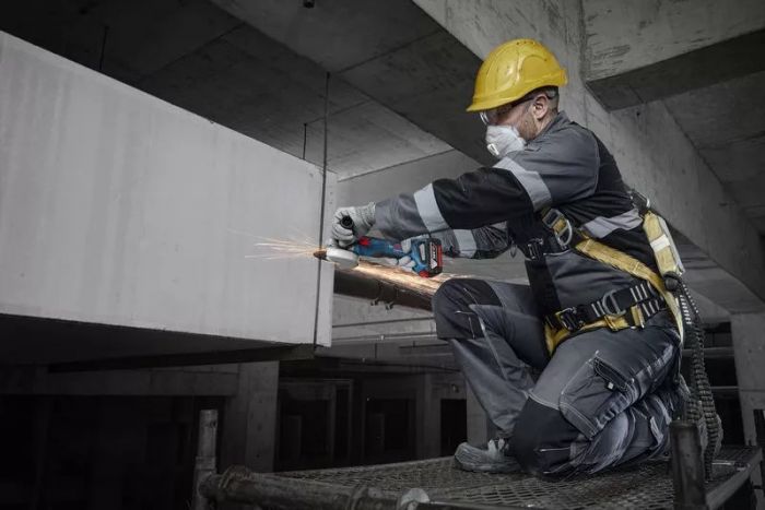 Шліфмашина кутова акумуляторна Bosch GWS 18V-8 125мм 18В 2x4А·год 0-11000об·хв 1.7кг кейс ЗП  GAL 18V-40