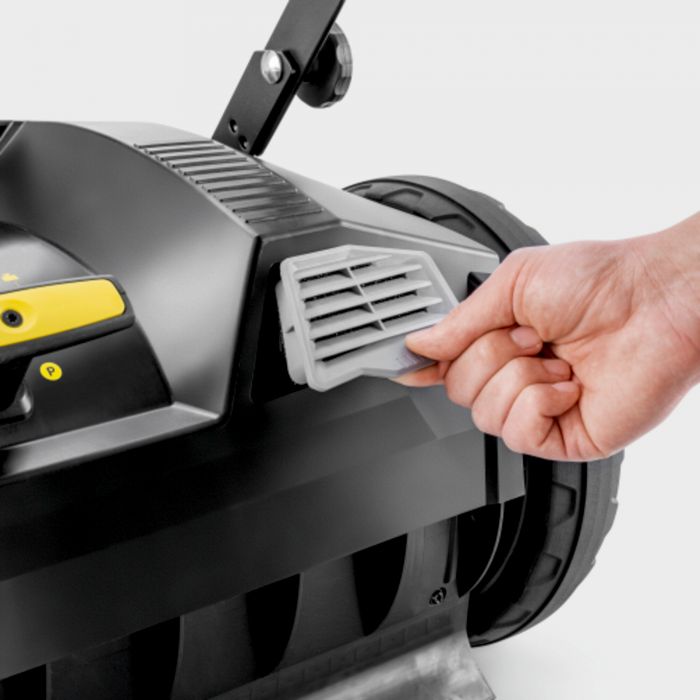 Підмітальна машина професійна Karcher KM 70/20 C 2SB ручна захват 98см контейнер 45л 22кг
