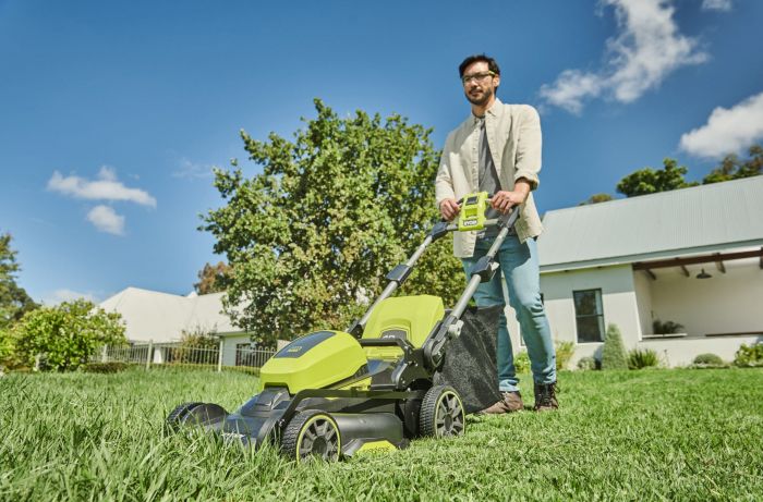 Газонокосарка акумуляторна Ryobi Max Power RY36LM40A-140 36В акб 1х4А·год 40см 50л 25-75мм 18.6кг