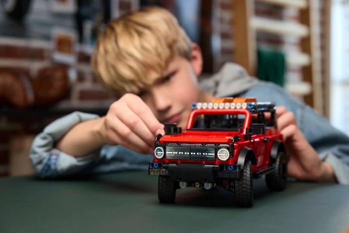Конструктор LEGO Technic Позашляховик Ford Bronco