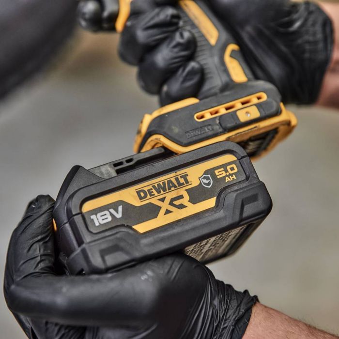 Акумулятор DeWalt 18В XR Li-lon GFN блок - Glass Filled Nylon 5А·год 0.72кг