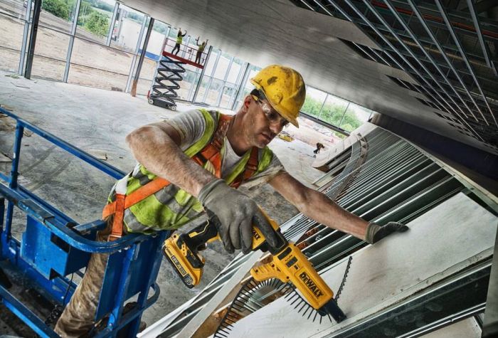 Шурупокрут акумуляторний DeWalt XR Li-Ion 18В 30Нм 4400об/хв 1.08кг без АКБ та ЗП