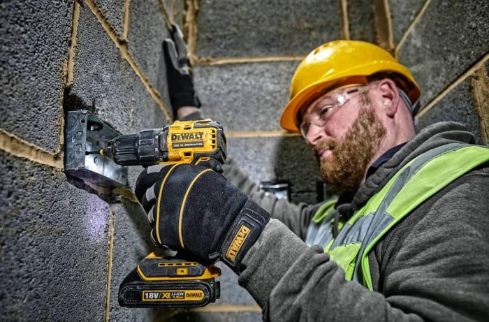 Дриль-шурупокрут DeWalt безщітковий XR Li-Ion 18В акб 2х2А·год 65Нм 450-1650об·хв патрон 13мм ЗП кейс додаткова рукоятка 1.1кг