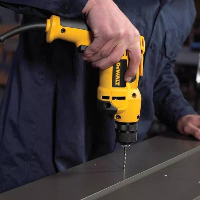 Дриль DeWalt 550Вт 0-2800об·хв 7.9Нм патрон 10мм 1.34кг