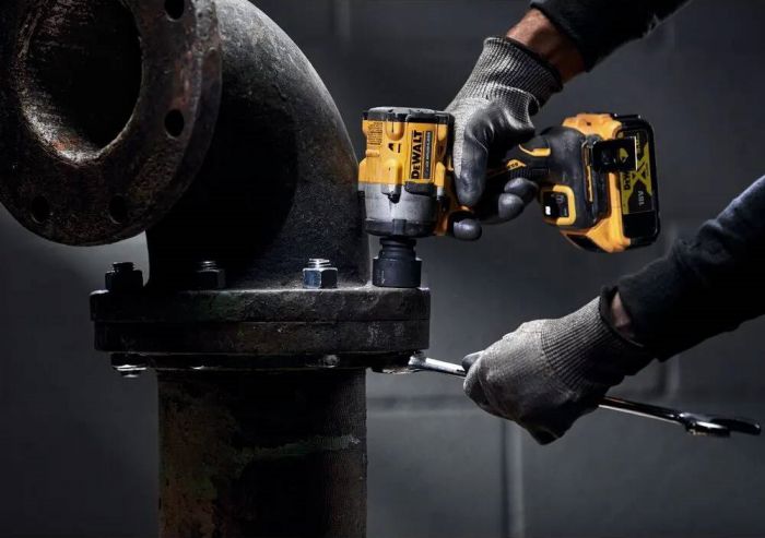 Гайковерт ударний DeWalt XR Li-Ion безщітковий 18В 610Нм 2500об·хв 3550уд/хв 1/2" 1.1кг без АКБ і ЗП