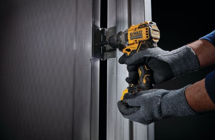 Дриль-шурупокрут DeWalt безщітковий XR Li-Ion 12В акб 2х2А·год 57.5Нм 425-1500об/хв патрон 10мм ЗП кейс 1.1кг