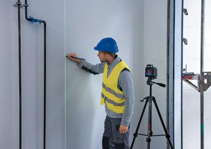 Нівелір лазерний Bosch Professional GLL2-20G + BT150 до 10м, ±0.2мм/м, 4AAx1.5В, штатив, чохол, 0.62кг