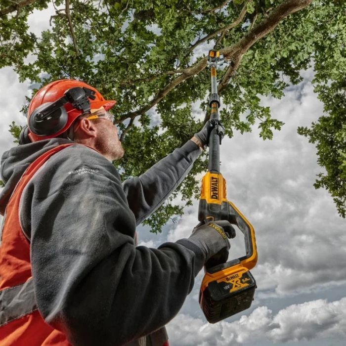 Висоторіз ланцюговий акумуляторний DeWalt безщітковий 18В шина 20см штанга 180-280см 4.0кг без АКБ та ЗП