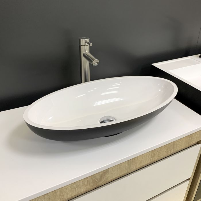 Раковина, умивальник Adamant ANDERE NEW, штучний камінь, овальна, без отвору для змішувача та переливу, 590х295х130мм, накладний, чорно-білий Раковина, умивальник Adamant ANDERE NEW, штучний камінь, овальна, без отвору для змішувача та переливу, 590х295х130мм, накладний, чорно-білий