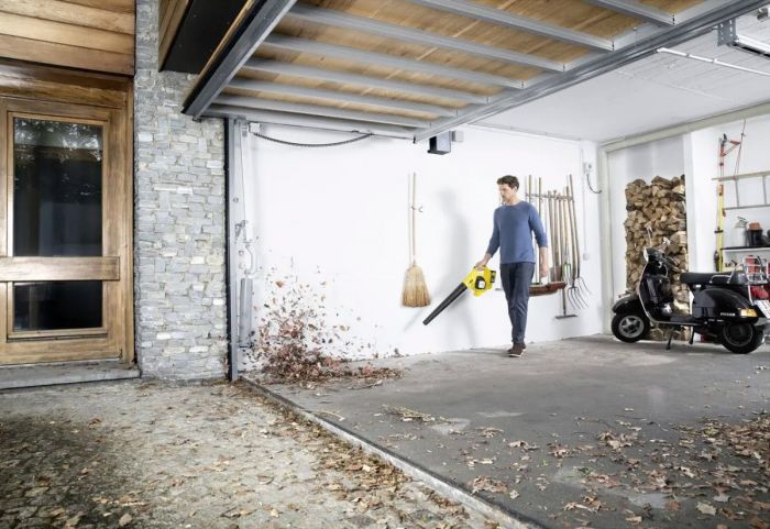 Повітродув садовий акумуляторний Karcher Leaf Blower LBL 4 36В 330куб/год 2.2кг без АКБ та ЗП