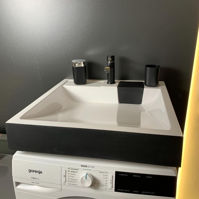 Раковина, умивальник Adamant WASHER NEW, штучний камінь, прямокут., з отвором для змішувача, без переливу, 595х595х115мм, накладний, чорно-білий Раковина, умивальник Adamant WASHER NEW, штучний камінь, прямокут., з отвором для змішувача, без переливу, 595х595х115мм, накладний, чорно-білий