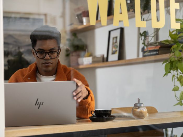 Ноутбук HP OmniBook 7 17-dc0003ua 17.3" FHD IPS Touch, Intel U5-226V, 16GB, F512GB, UMA, Win11, сріблястий