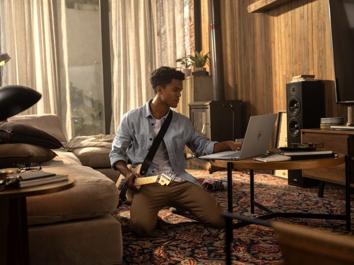 Ноутбук HP OmniBook 7 17-dc0000ua 17.3" FHD IPS Touch, Intel U7-258V, 32GB, F2048GB, NVD4050-6, Win11, сріблястий