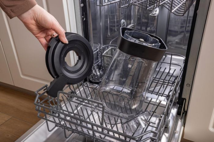 Блендер Gorenje стаціонарний 1500Вт, чаша-2000мл, дисплей, подрібнювач, чорний-нерж Блендер Gorenje стаціонарний 1500Вт, чаша-2000мл, дисплей, подрібнювач, чорний-нерж