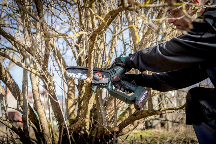 Пила ланцюгова акумуляторна Metabo MS 18 LTX 15 18В 1х2А·год шина 15см 5м/сек 2кг Пила ланцюгова акумуляторна Metabo MS 18 LTX 15 18В 1х2А·год шина 15см 5м/сек 2кг