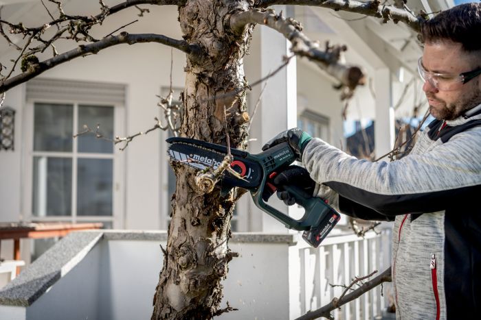 Пила ланцюгова акумуляторна Metabo MS 18 LTX 15 18В 1х2А·год шина 15см 5м/сек 2кг Пила ланцюгова акумуляторна Metabo MS 18 LTX 15 18В 1х2А·год шина 15см 5м/сек 2кг