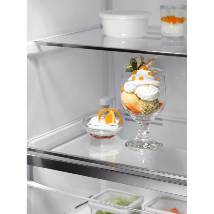 Морозильна камера Electrolux, 186x60х65, 278л, E, NF, інв., нерж