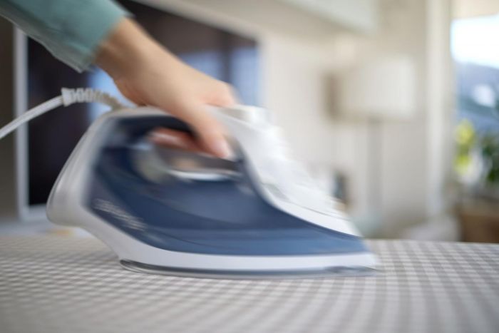 Праска Gorenje, 2200Вт, 450мл, паровий удар -35гр, постійна пара - 160гр, автовимкнення, керам. підошва, голубий