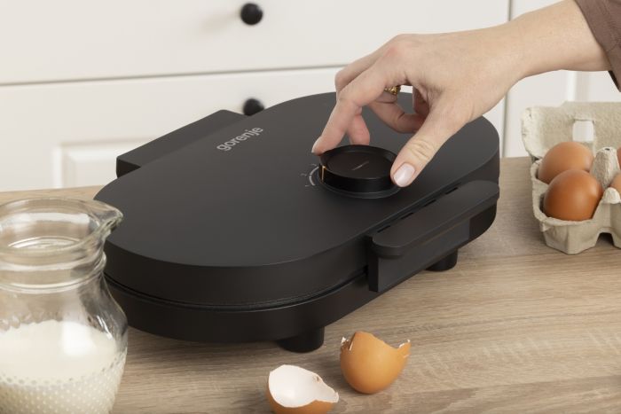 Міні-гриль  Gorenje 1200Вт, алюміній, пластина д/вафель, корпус-метал, чорний