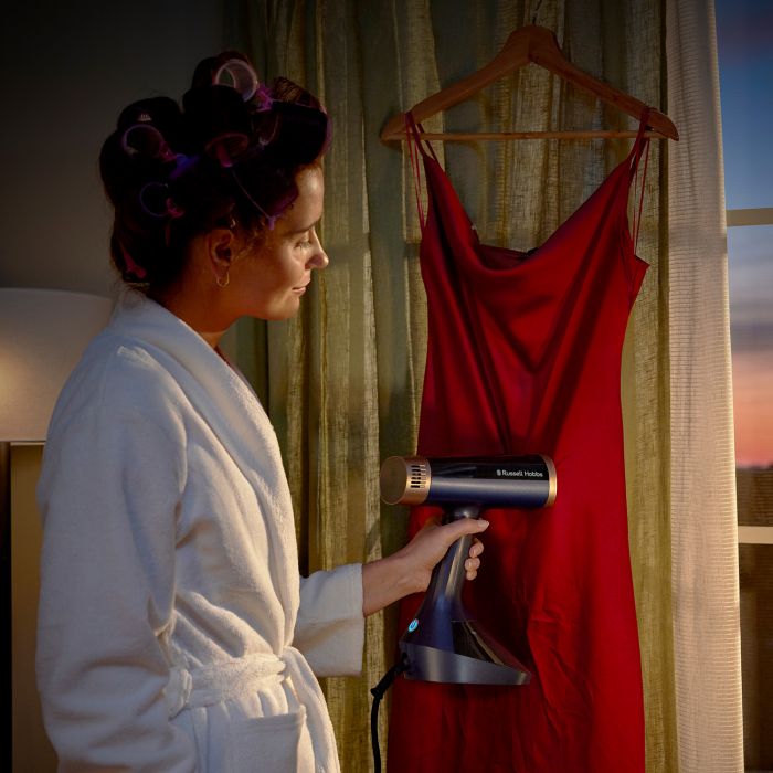 Відпарювач Russell Hobbs Genie VacuSteam, 1800Вт, 200мл, паровий удар -20гр, верт. відпарювання, керам. підошва, синій