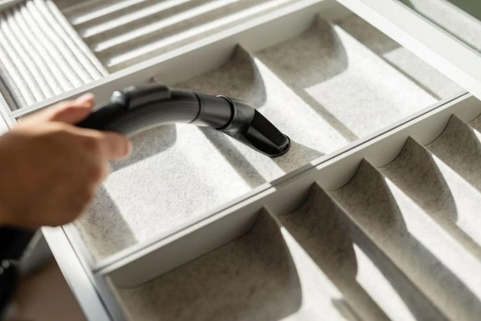 Пилосос Gorenje контейнерний, 850Вт, конт пил -3.3л, HEPA, телескоп трубка, чорний