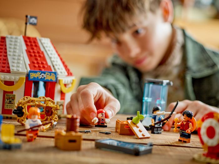 Конструктор LEGO ONE PIECE Цирковий намет клоуна Баґґі