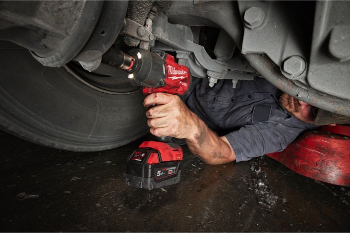 Гайковерт ударний акумуляторний Milwaukee M18 FHIW2F12-0X 18В 1491Нм 0-2000об/хв 1/2" кейс 3.4кг без АКБ та ЗП