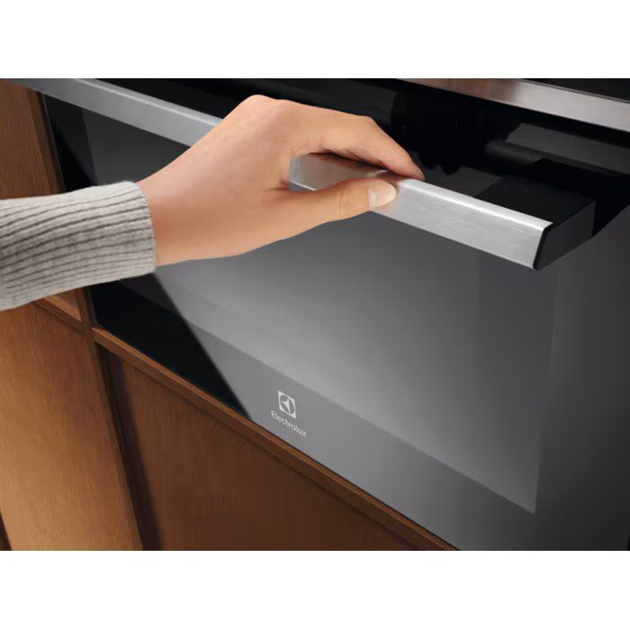 Мікрохвильова піч Electrolux вбудована, 44л, електрон. керування, 2100Вт, гриль, дисплей, чорний