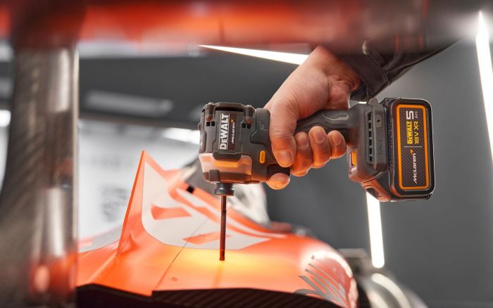 Шурупокрут-дриль ударний акумуляторний DeWALT McLaren F1 TEAM LIMITED EDITION 18В 2х5А·год 205Нм 1000-2800-3250об/хв кейс ЗП 1.0кг