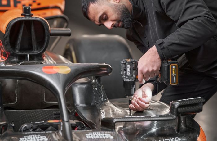 Шурупокрут-дриль ударний акумуляторний DeWALT McLaren F1 TEAM LIMITED EDITION 18В 2х5А·год 90Нм 0-450·0-1650об/хв кейс ЗП 1.34кг