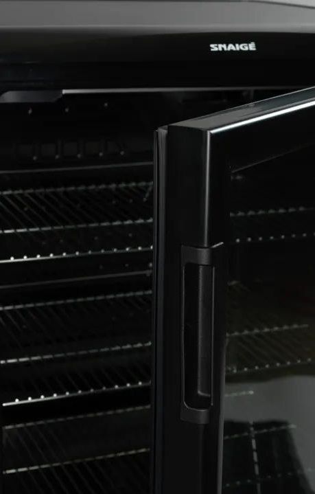 Холодильна вітрина Snaige, 85x56х60, 130л, полок - 3, зон - 1, бут-62, 1дв., ST, чорний