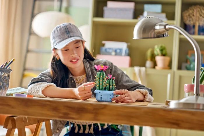 Конструктор LEGO Botanicals  Цвітіння кактуса