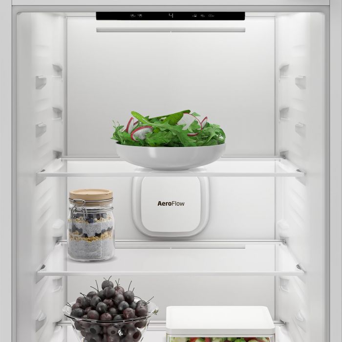 Холодильник Beko вбудований з нижн. мороз., 194x55x55, xолод.відд.-224л, мороз.відд.-76л, 2дв., D, NF, HarvestFresh, білий